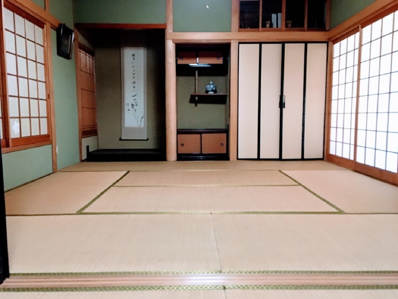 伝統的日本建築『花鳥苑別館』 ゆったりと落ち着ける空間。広いダイニングキッチンとリビング。